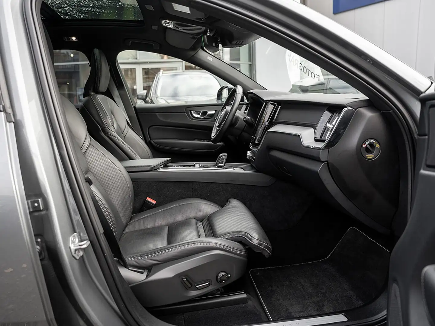 Volvo XC60 B4 AWD R Design Austauschmotor 0KM Grau - 2