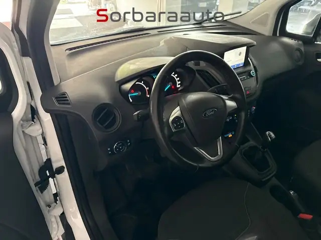 Ford Transit Courier view 11