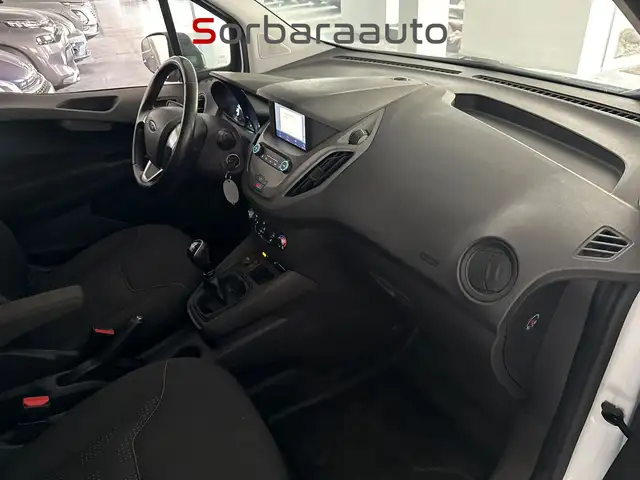 Ford Transit Courier view 12