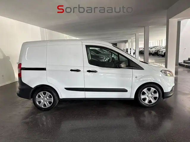 Ford Transit Courier view 6