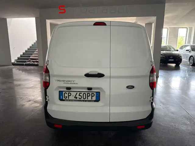 Ford Transit Courier view 4