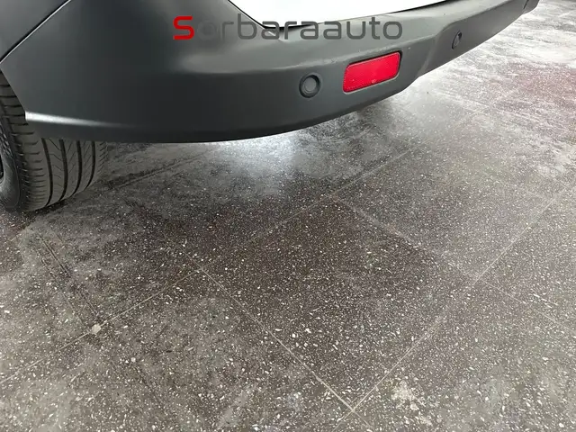 Ford Transit Courier view 9
