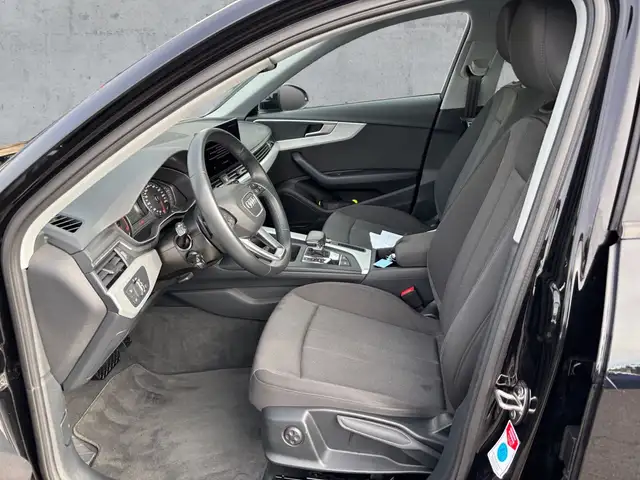 Audi A4 view 12