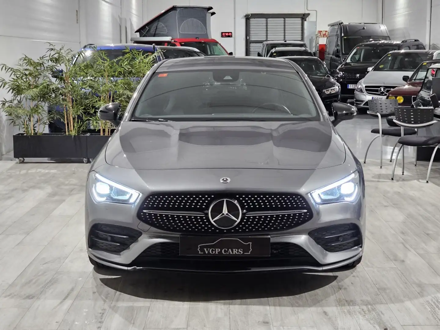 Mercedes-Benz CLA 180 Shooting Brake 7G-DCT Gris - 2
