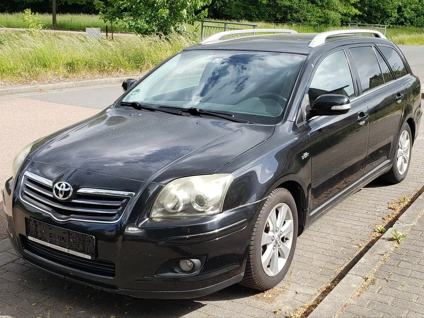 Toyota Avensis 2,2 D4D Combi Schwarz - 2