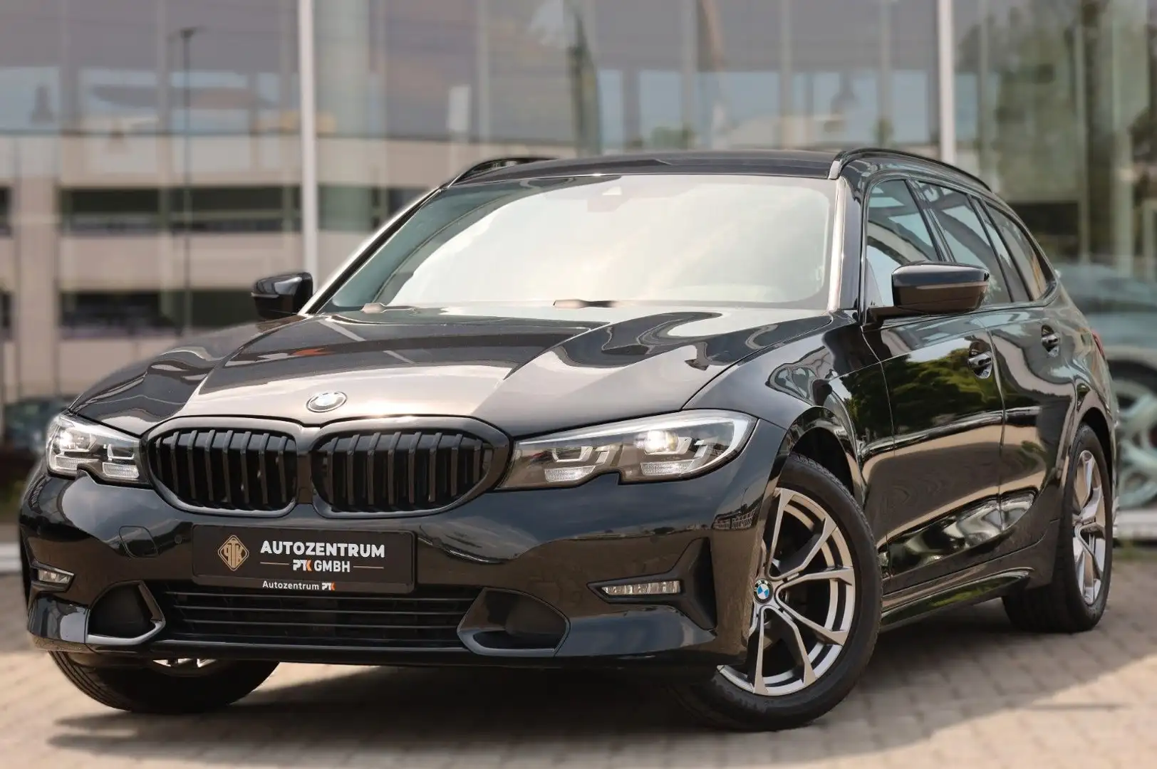 BMW 320 i Touring SportLine VirtualCockpit LED Schwarz - 1