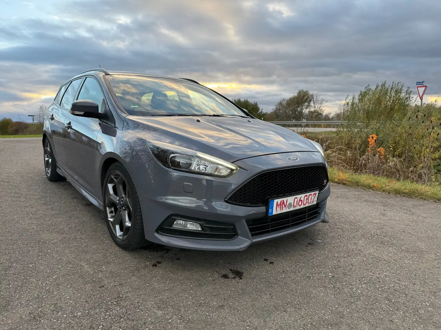 Ford Focus ST Grau - 1