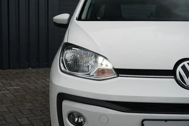 Volkswagen Up! view 10