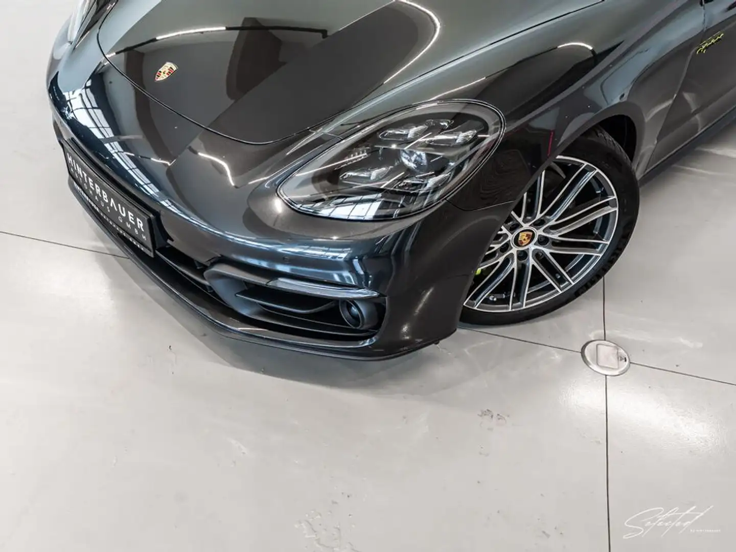 Porsche Panamera 4 E-Hybrid Sport Turismo PlatiniumEdition Grau - 2