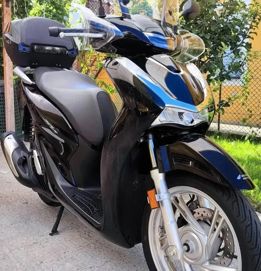 Honda SH 125i Černá - 1