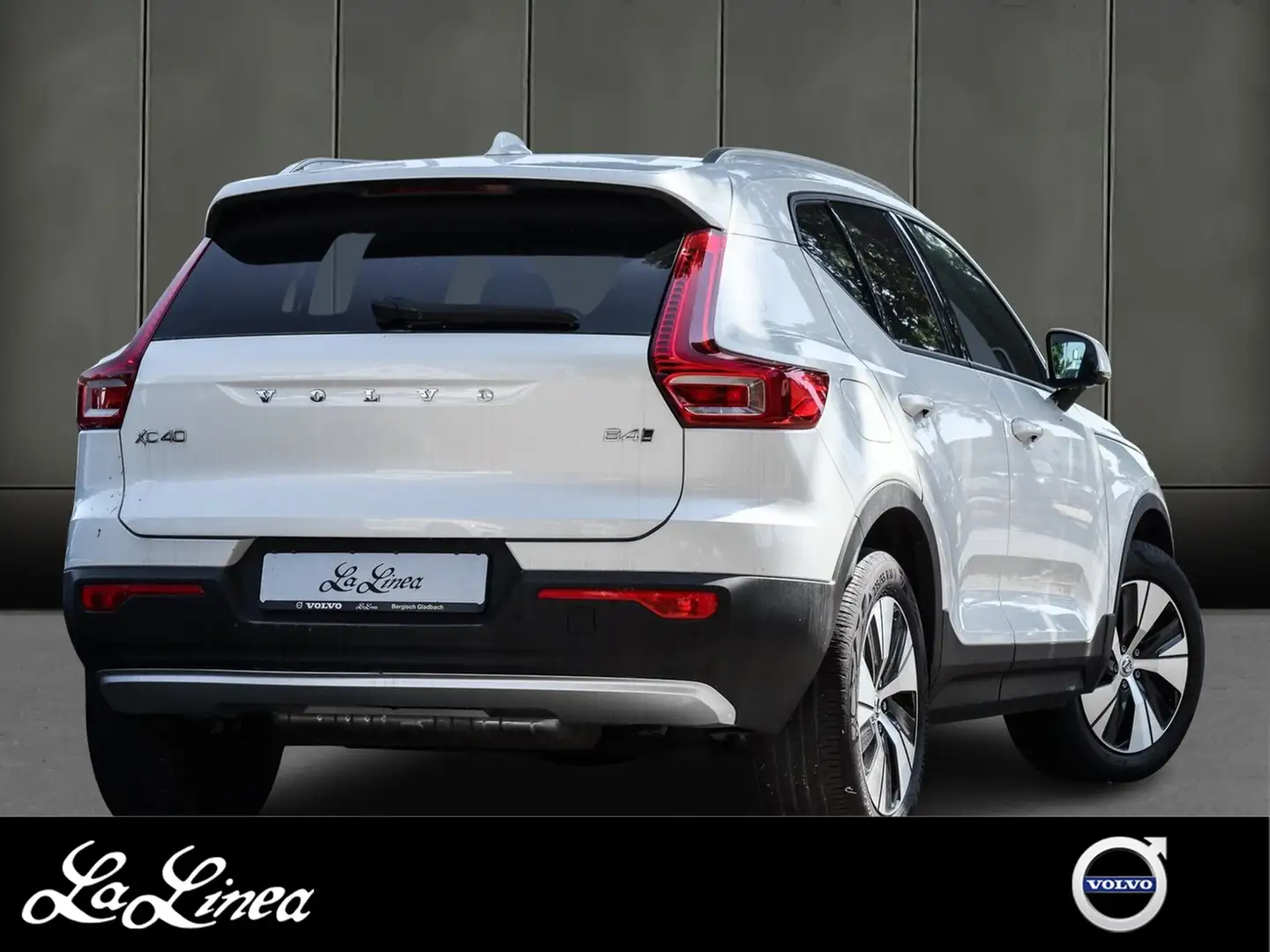 Volvo XC40 B4 Momentum Pro AWD Weiß - 2