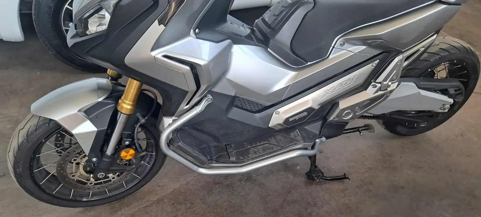Honda X-ADV 750 Argento - 1