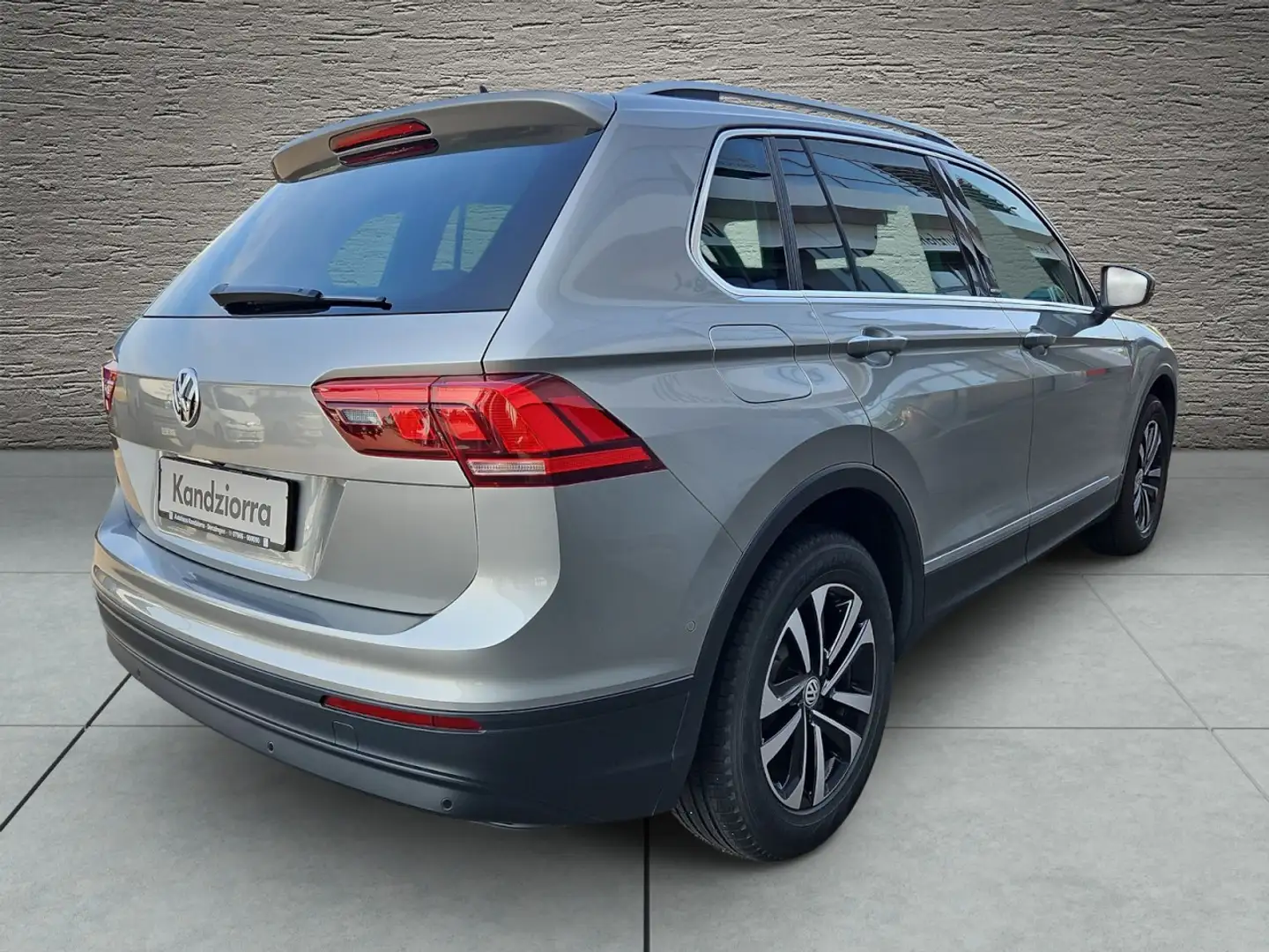 Volkswagen Tiguan 1.5 ACT TSI DSG United Klima Navi Rückfahrkamera Silber - 2