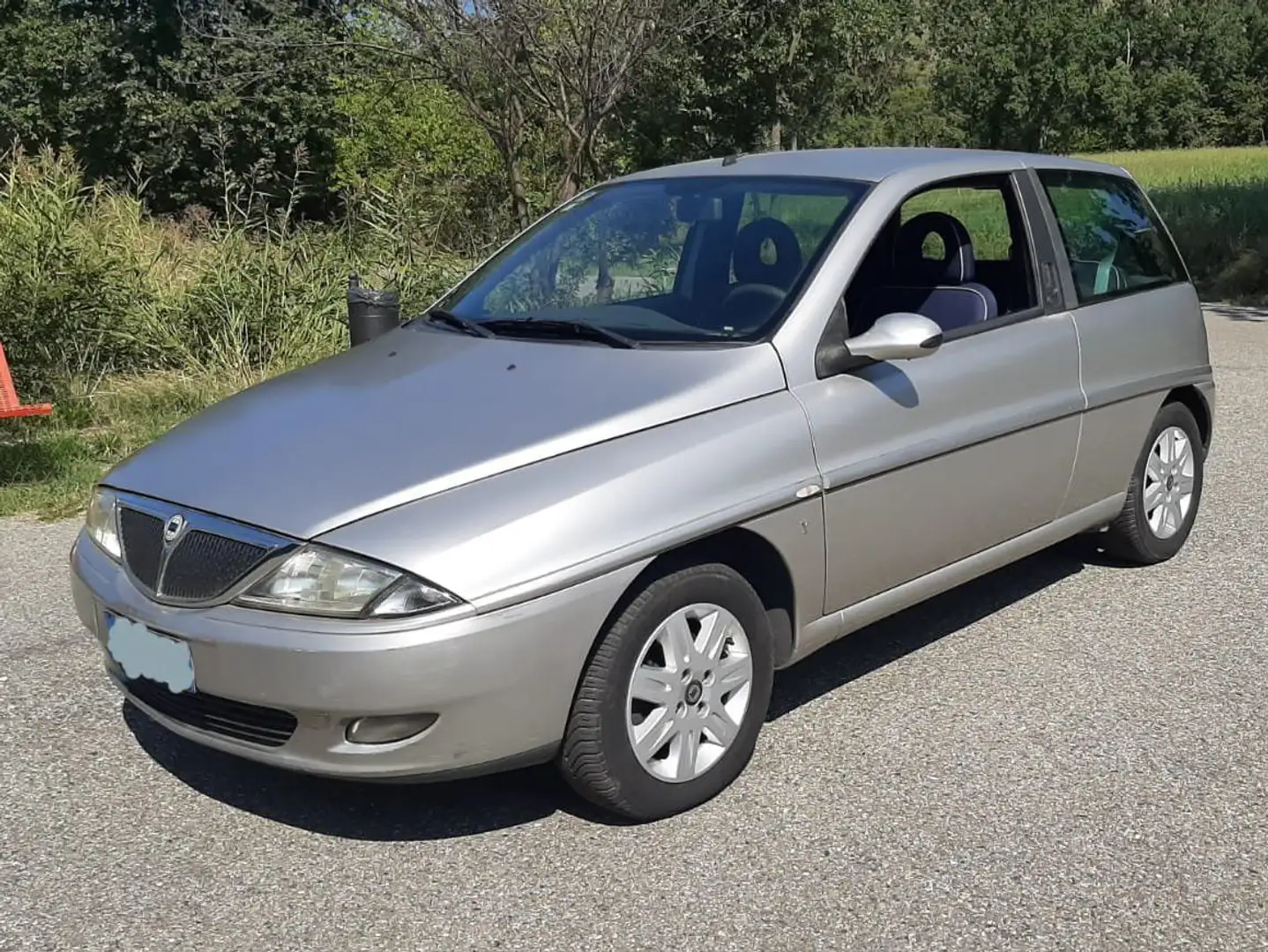 Lancia Y Y 1.2 16v Unica Grau - 1