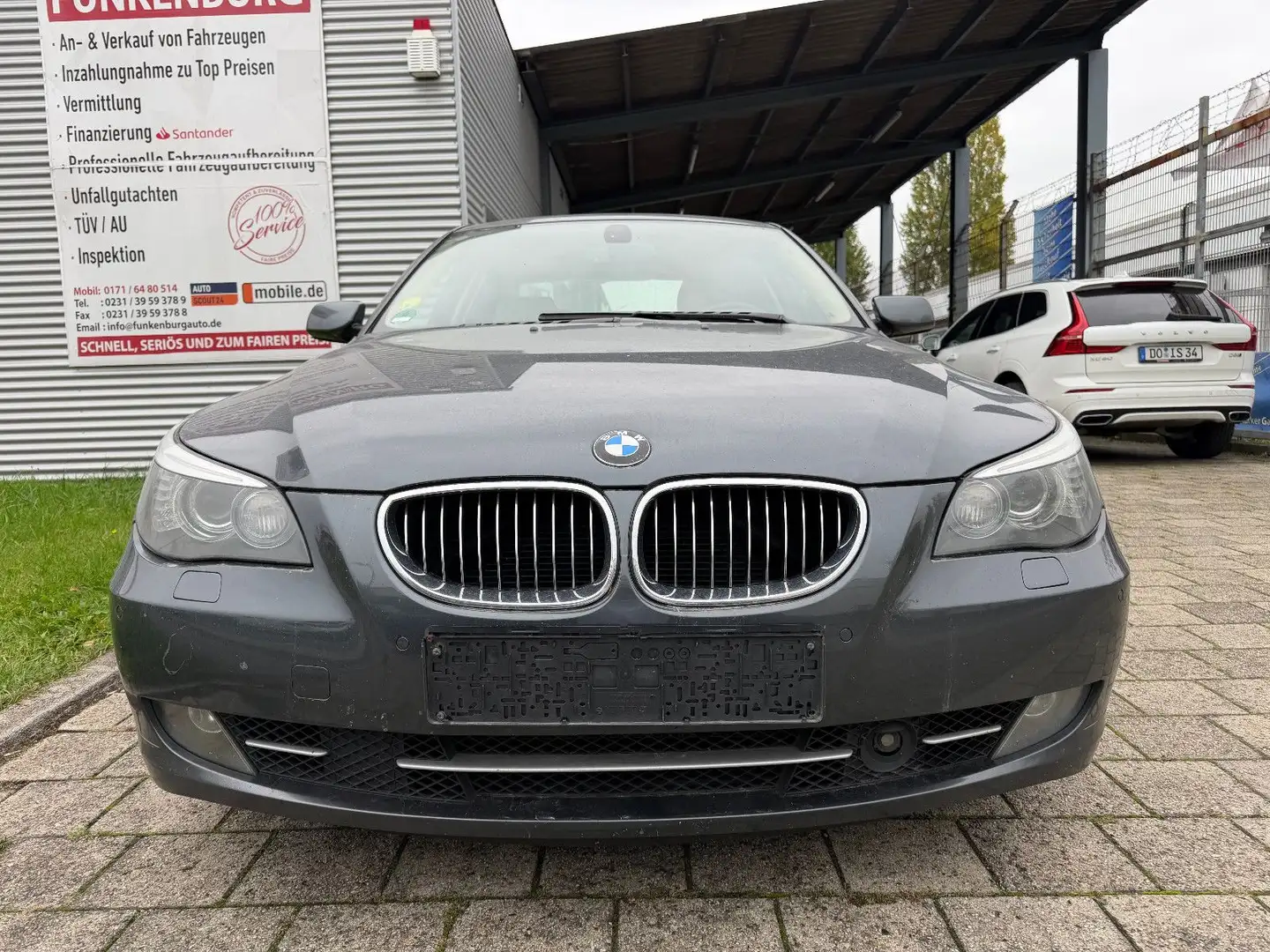 BMW 550 i Lim. HUD/NV/AUT/LEDER/NAVI/XENON/STHZ/AHK Grau - 1