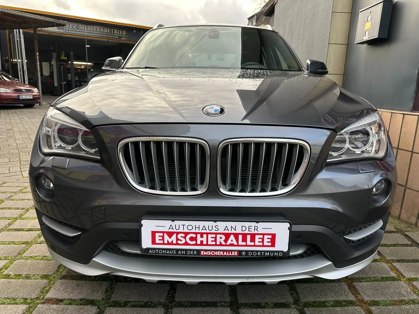 BMW X1 20d X-LINE/PANO/NAVI/XENON/KAMERA/KEYLESS/LED Gris - 2