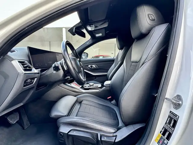 BMW 3 Series view 11