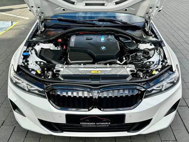 BMW 3 Series view 6