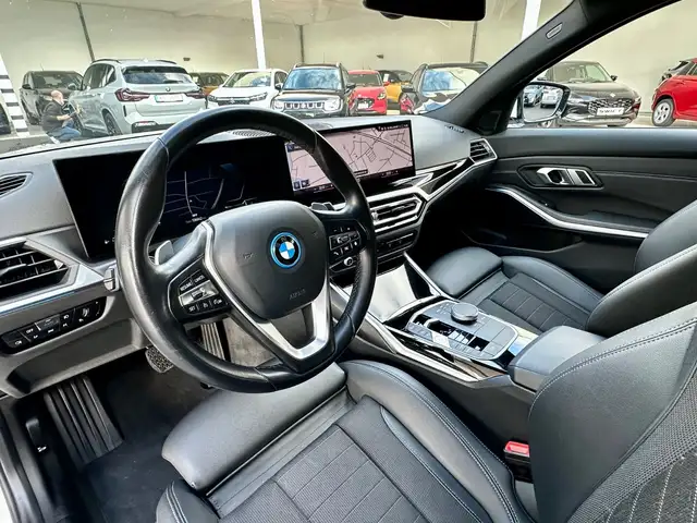 BMW 3 Series view 12