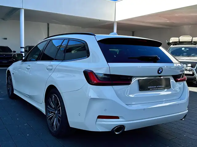 BMW 3 Series view 3