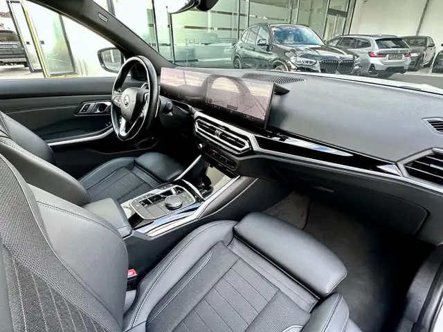 BMW 3 Series view 14