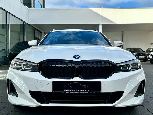 BMW 3 Series view 5