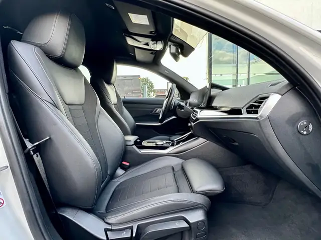 BMW 3 Series view 15