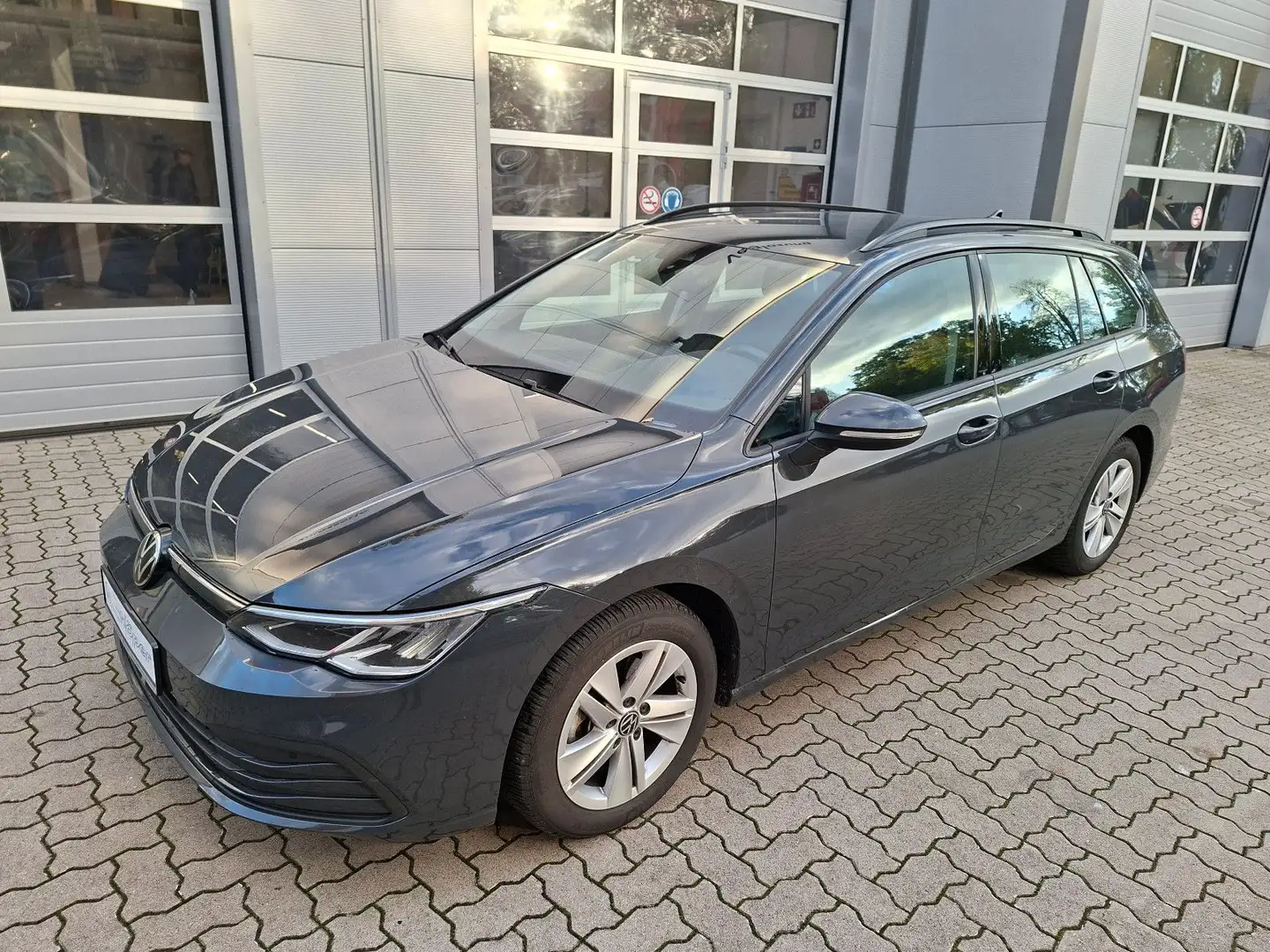 Volkswagen Golf Variant 1.5 eTSI DSG Life Grau - 1