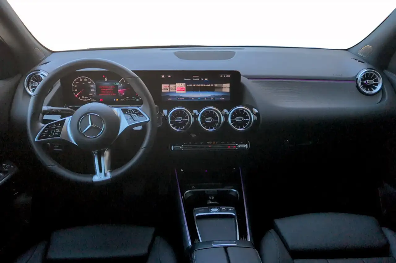 Mercedes-Benz GLA снимка Mercedes-Benz GLA