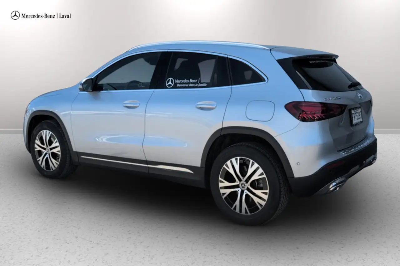 Mercedes-Benz GLA снимка Mercedes-Benz GLA