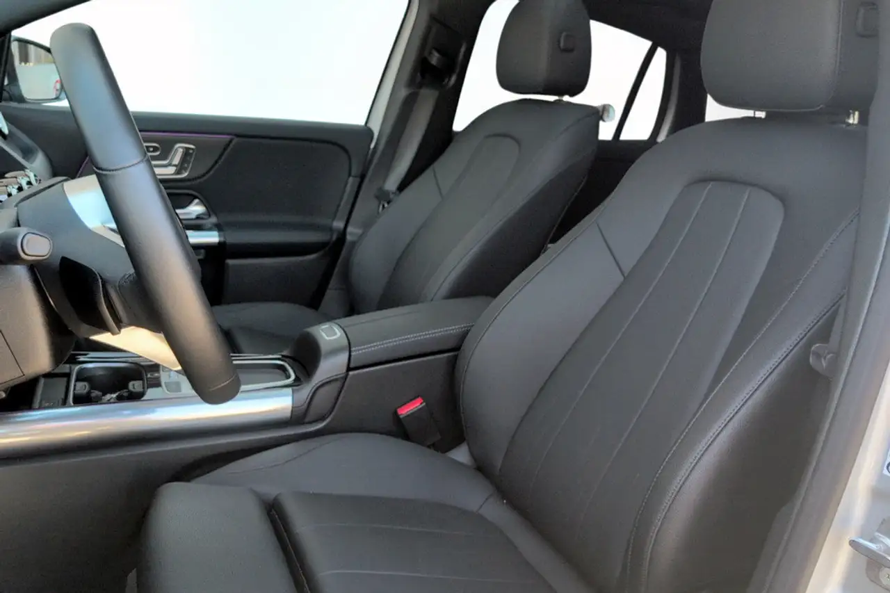 Mercedes-Benz GLA снимка Mercedes-Benz GLA