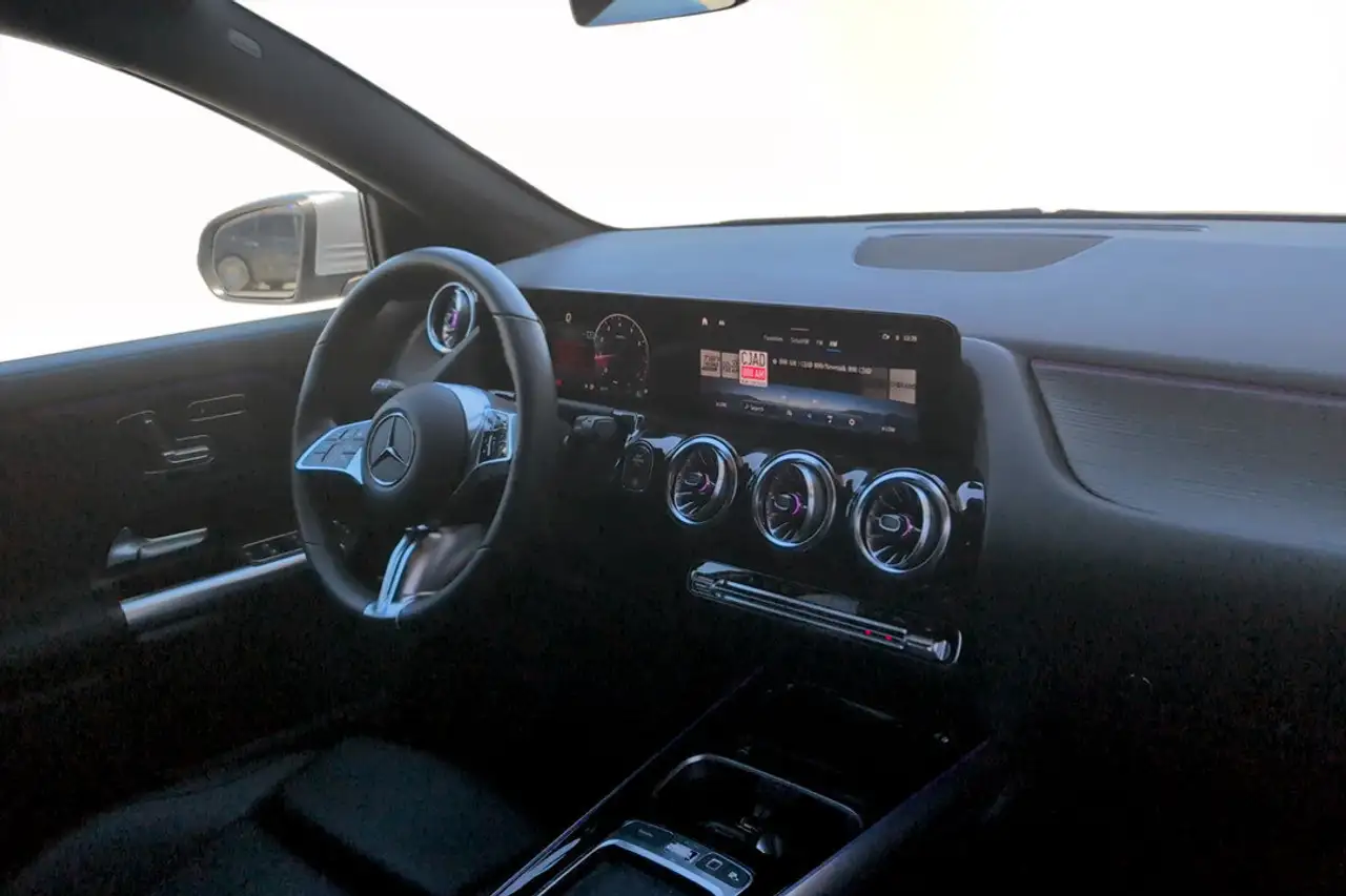 Mercedes-Benz GLA снимка Mercedes-Benz GLA