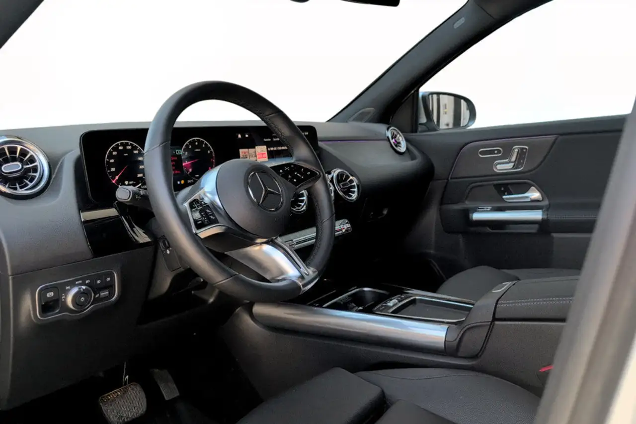 Mercedes-Benz GLA снимка Mercedes-Benz GLA