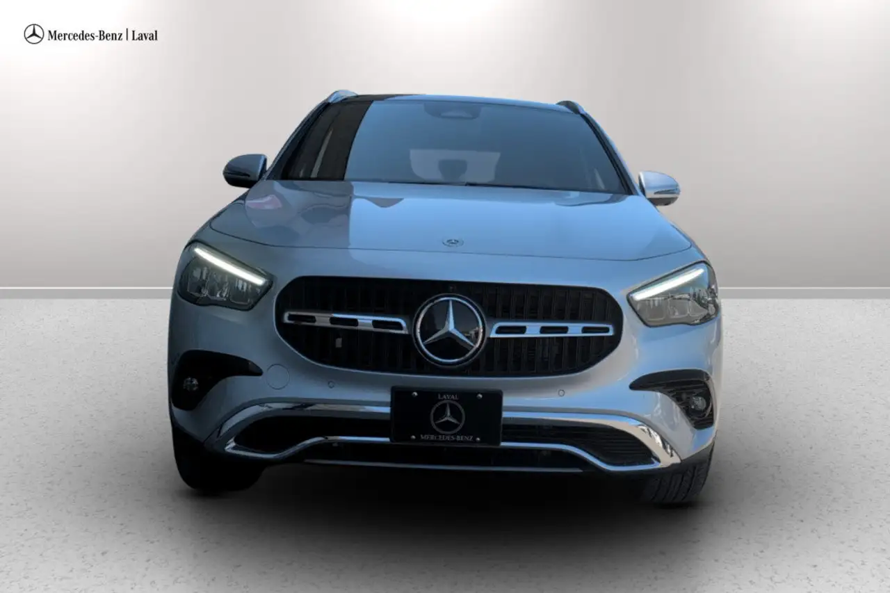 Mercedes-Benz GLA снимка Mercedes-Benz GLA