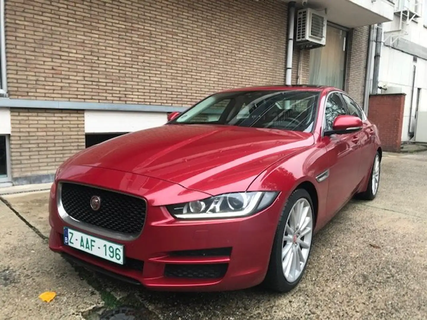 Jaguar XE 2.0 i  Portfolio - Aut. - Pano - 11.999 euro- 2016 Rouge - 1