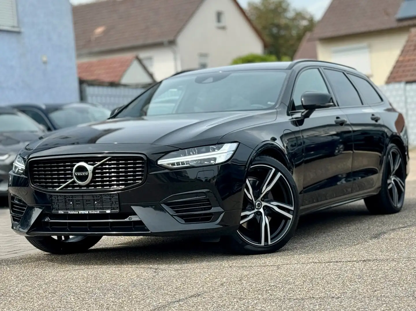 Volvo V90 T8 Twin Engine AWD Geartronic Hybrid RDesign Schwarz - 1