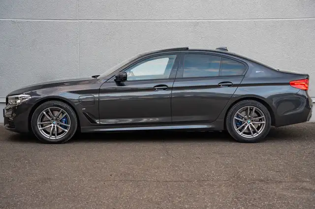 BMW 5 Series view 5