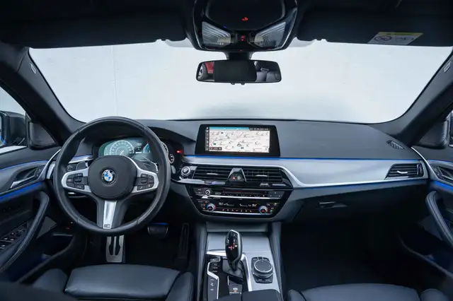 BMW 5 Series view 10