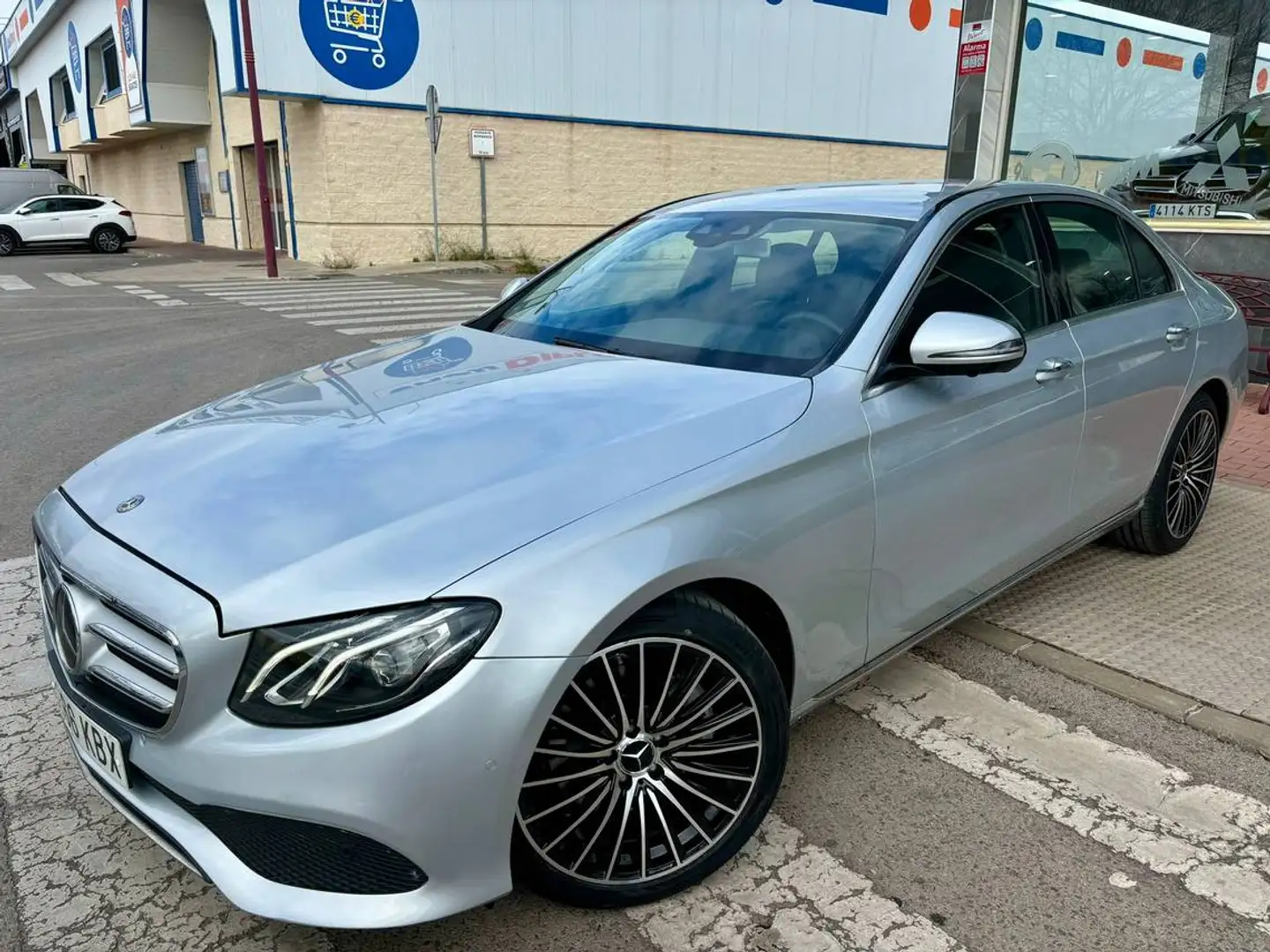 Mercedes-Benz E 220 220d 4Matic 9G-Tronic 194 Gris - 2
