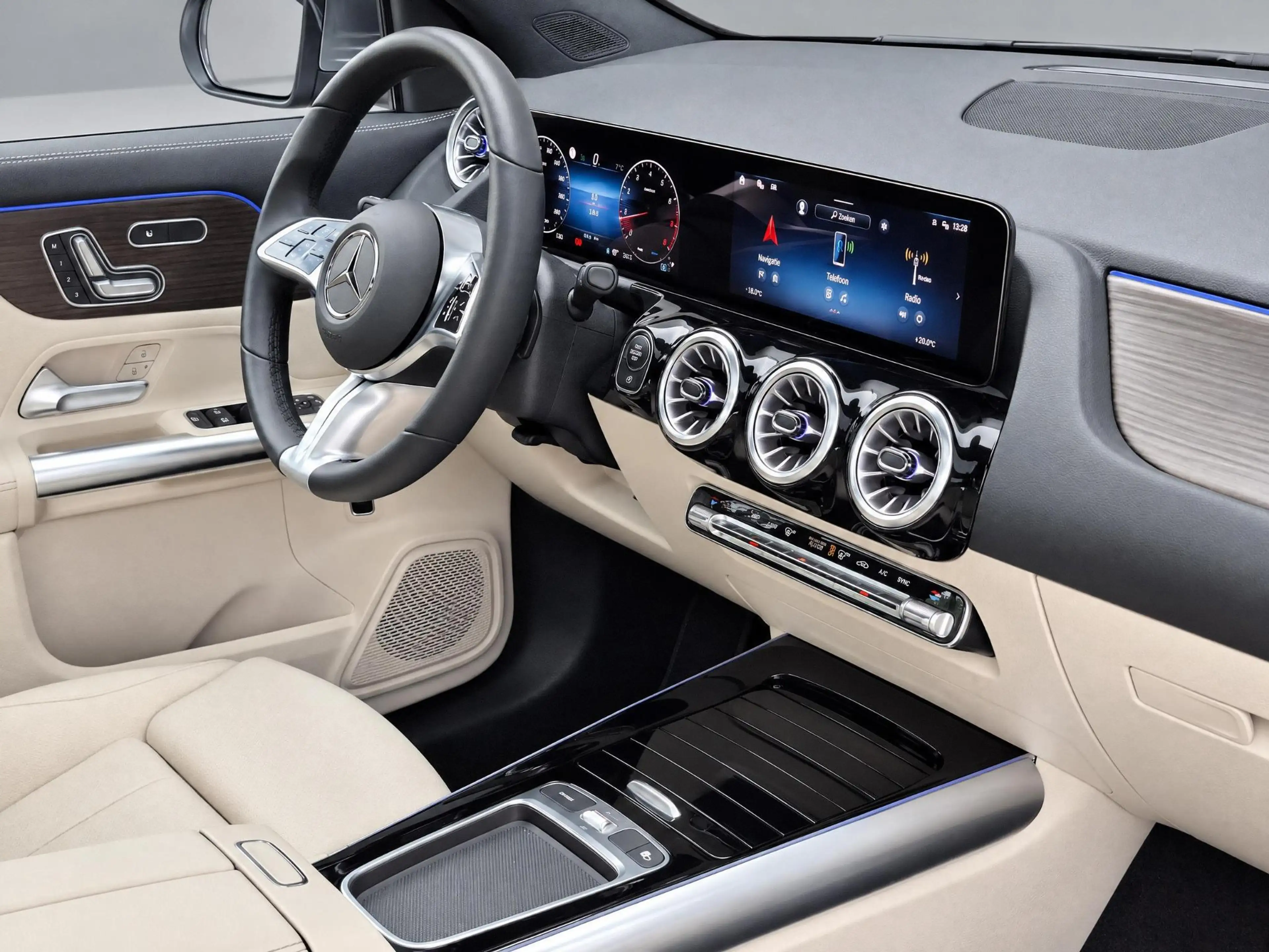 Mercedes-Benz GLA 180 Star Edition Luxury Line | Panoramadak | Trekhaak — photo 10