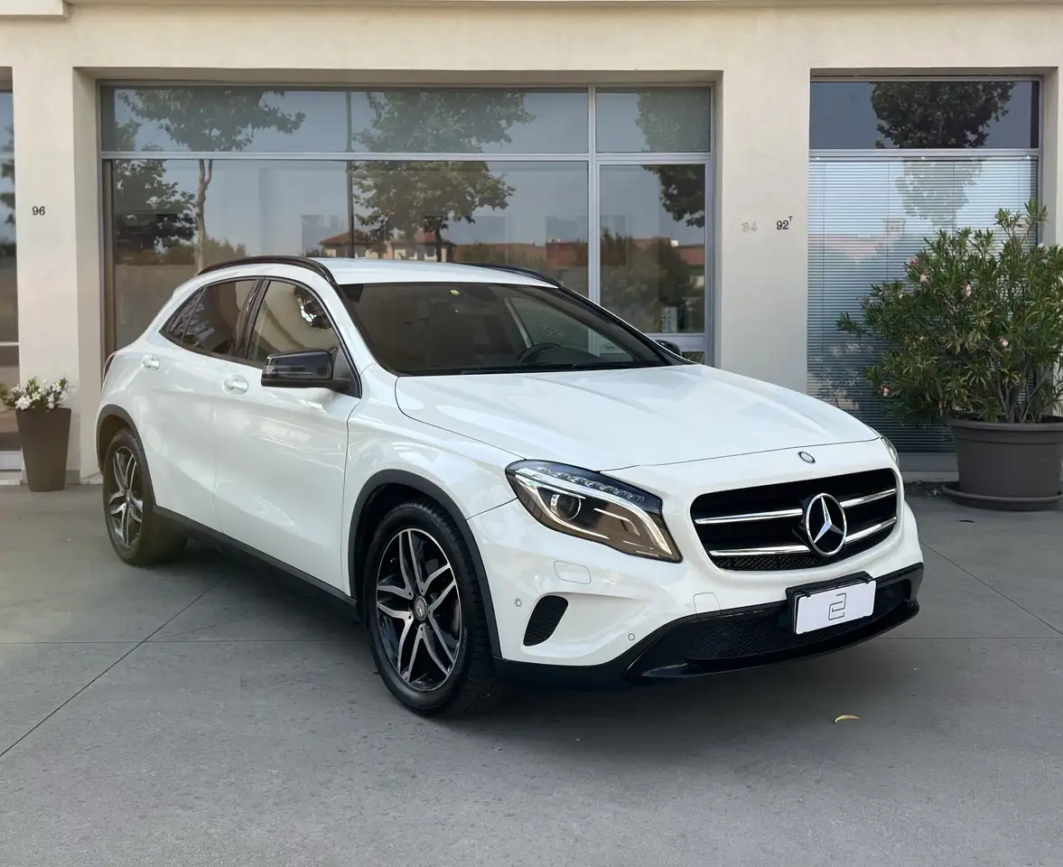 Mercedes-Benz GLA 200