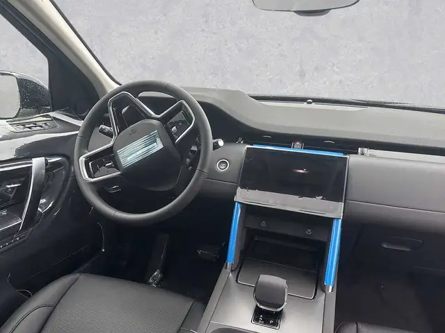 Land Rover Discovery Sport view 4