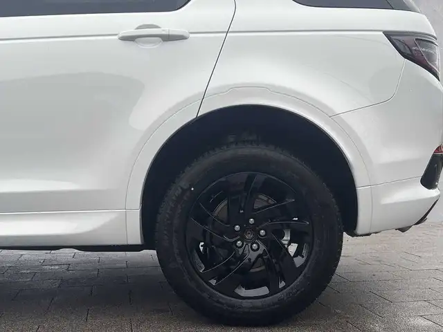Land Rover Discovery Sport view 9