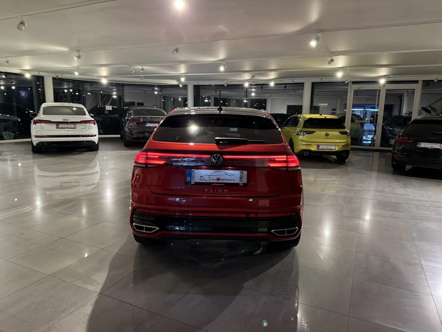 Volkswagen Taigo 110PK 3x R-LINE * CAMERA * IQ LED * PANO* CAR PLAY - 2