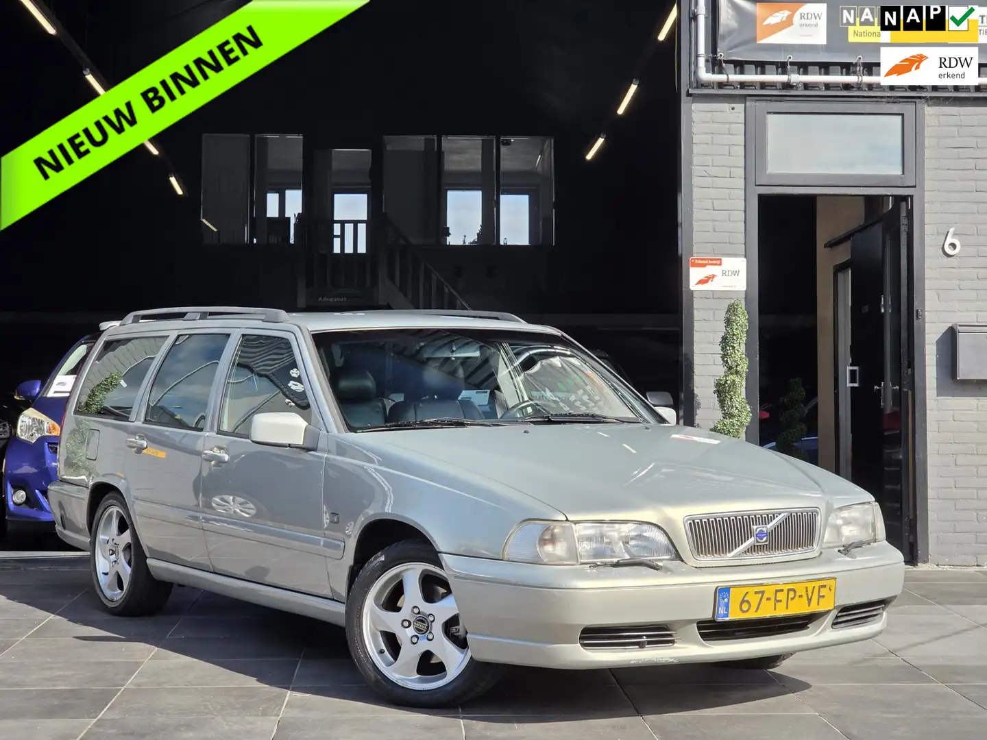 Volvo V70 2.4 Europa|AIRCO|Stoelverwarming|Trekhaak|PDC Grau - 1