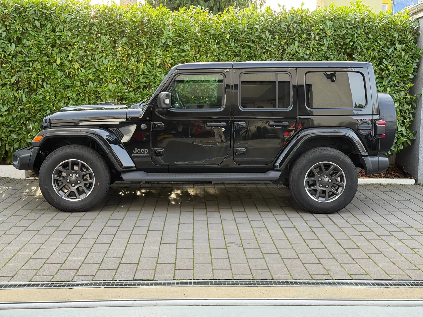 Jeep Wrangler Unlimited 80th Anniversary Negro - 2