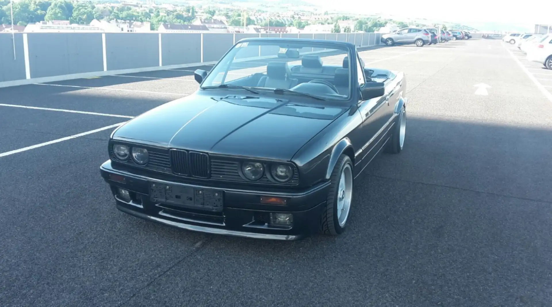 BMW 318 318i Schwarz - 1