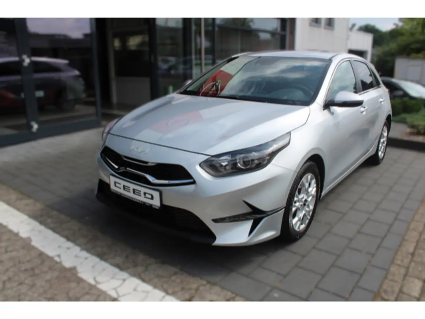 Kia Ceed / cee'd 5türig 1.0 T-GDI Gold Plus Klimaautomatik Plateado - 2