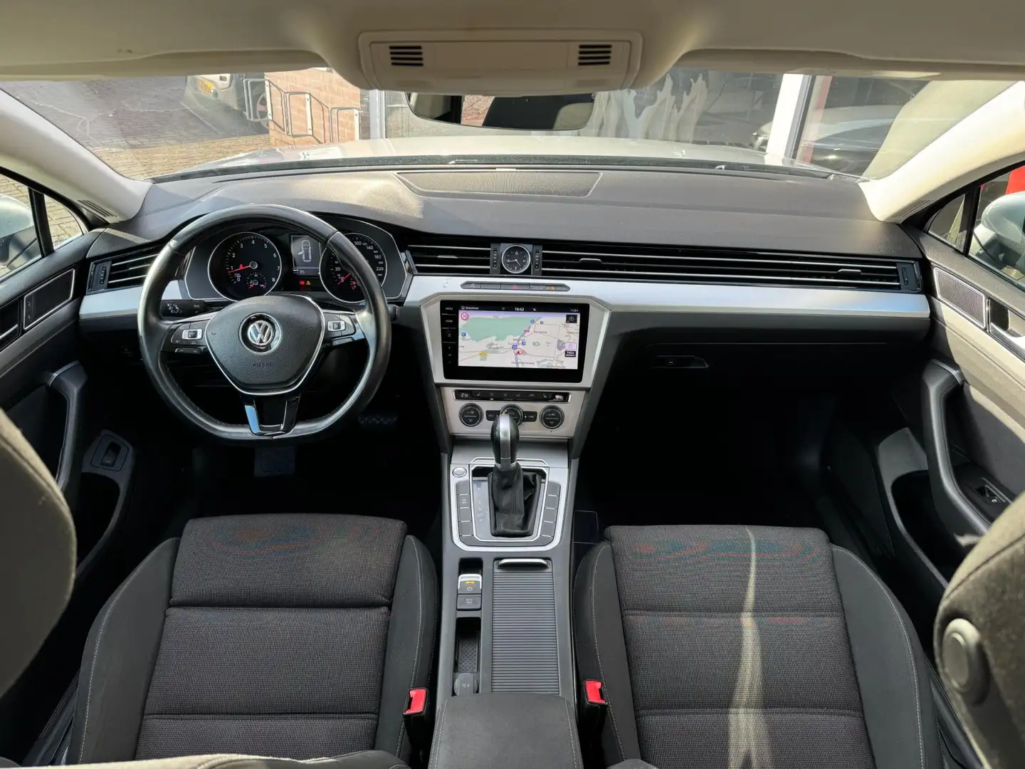 Volkswagen Passat Variant 1.4 TSI 360Camera I Trekhaak I ACC I App-Connect Grijs - 2