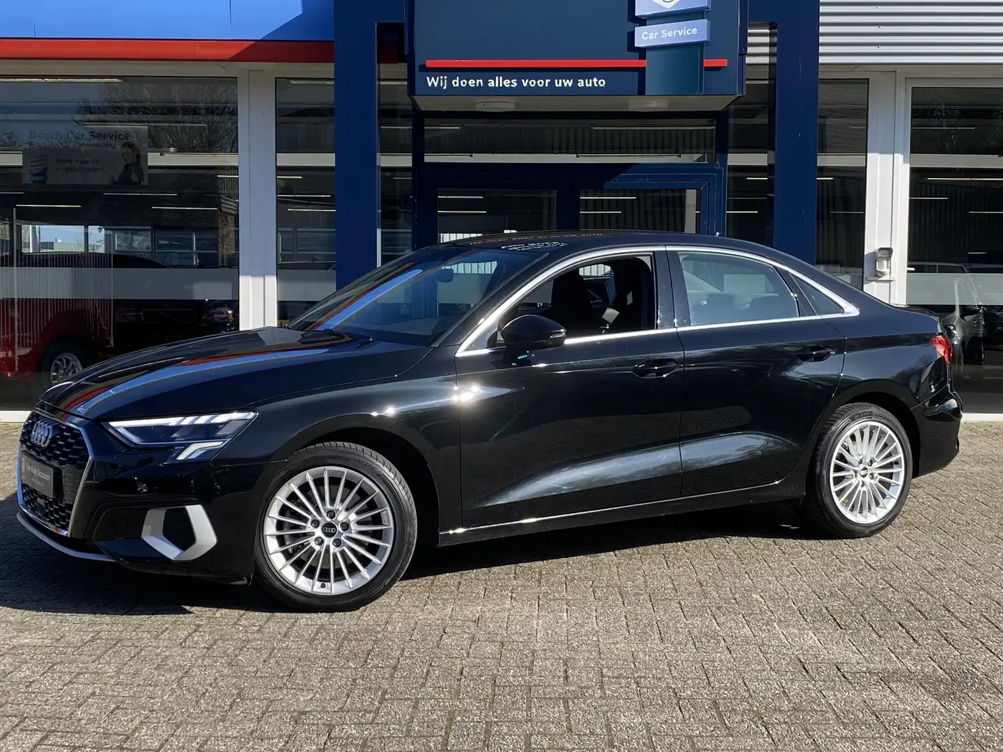 Audi A3 Limousine 30 TFSI Business edition / Nieuw Model / Zwart - 2